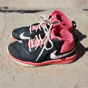 Nike Team Hustle 7D Black Neon Pink Sneakers 5Y 7